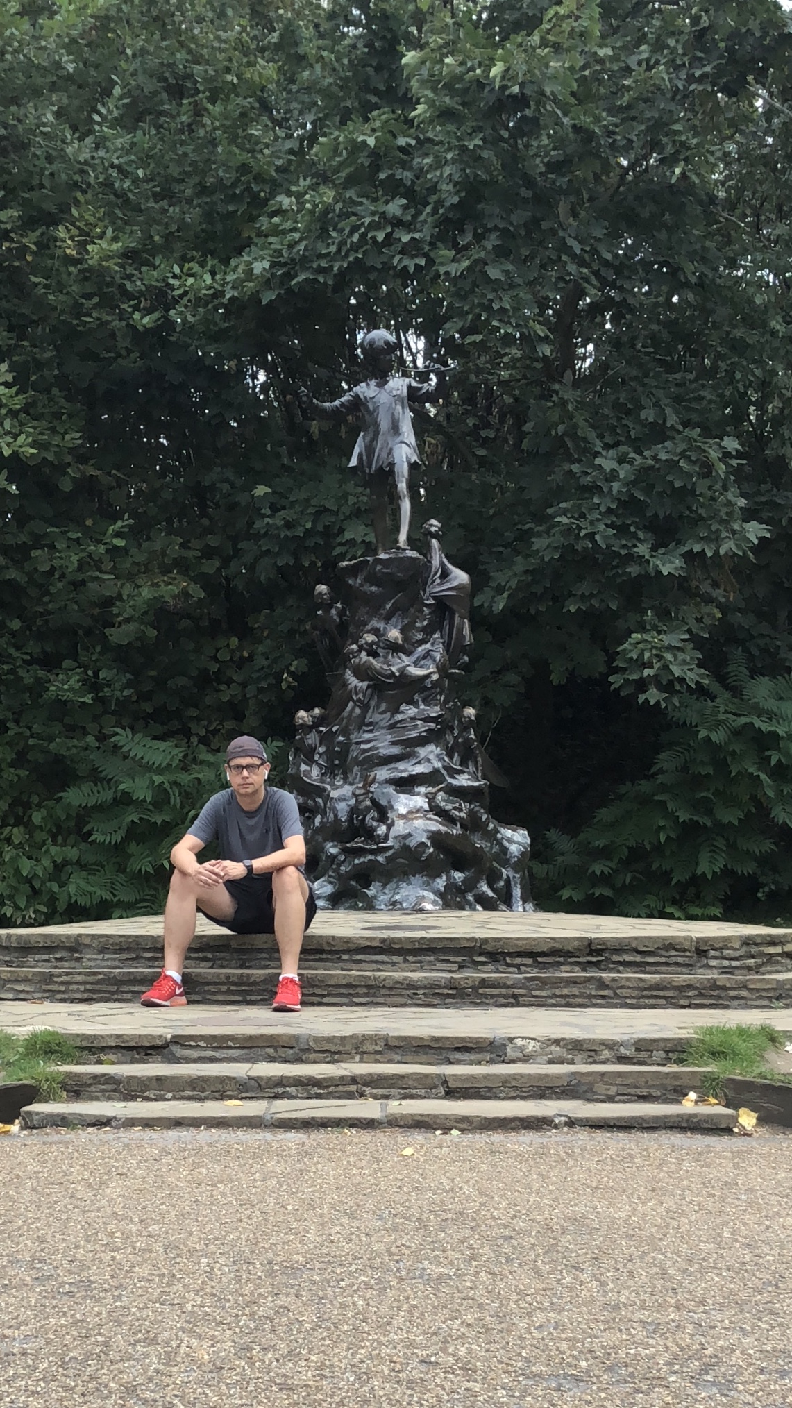 Peter Pan und ich. Ein unschlagbares Team. Im Hyde Park in London.